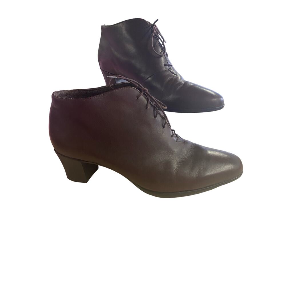 Munro Women's Brown Leather Lace-Up Ankle Booties